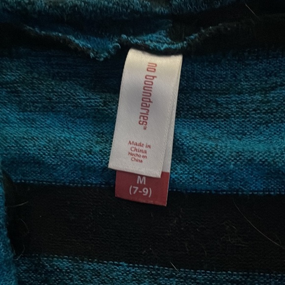 Tank top attached with long sleeve jacket. - Picture 2 of 4